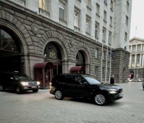 BMW смени пиар - Skoda-та на Радев: ФОТО НА ДЕНЯ