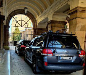 Радев върна BMW-то, пак остави пиар Skoda-та