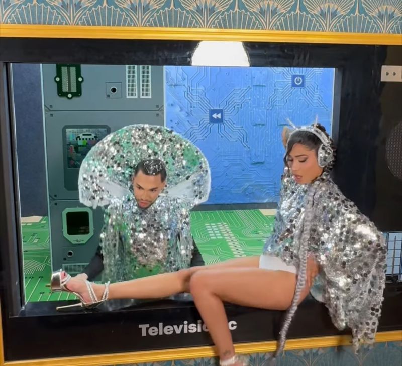 Денмаро пропя с риалити участничката Грозденка