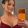Дженифър Лопес осмяна заради гаф с Photoshop: Фенове забелязаха МНОГО неловка грешка на коледна сним
