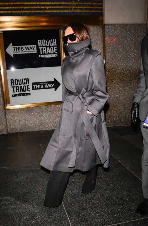 Виктория Бекъм залага само на тази тенденция при палтата