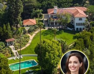 Анджелина Джоли продава имението