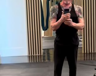 Силвестър Сталоун впечатлява с форма седмици преди 80-ия си рожден ден