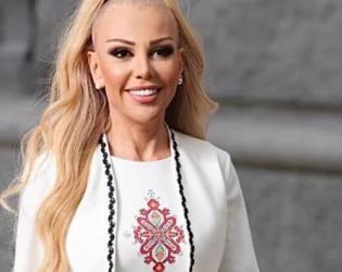 Луна пак е готова за президент