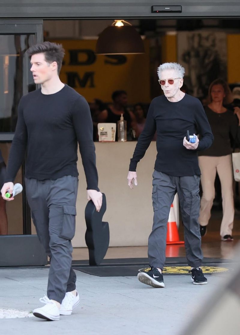 Калвин Клайн, 83, забелязан във фитнеса с приятеля си – моделът Кевин Бейкър, 37