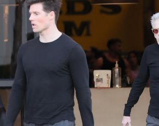 Калвин Клайн, 83, забелязан във фитнеса с приятеля си – моделът Кевин Бейкър, 37