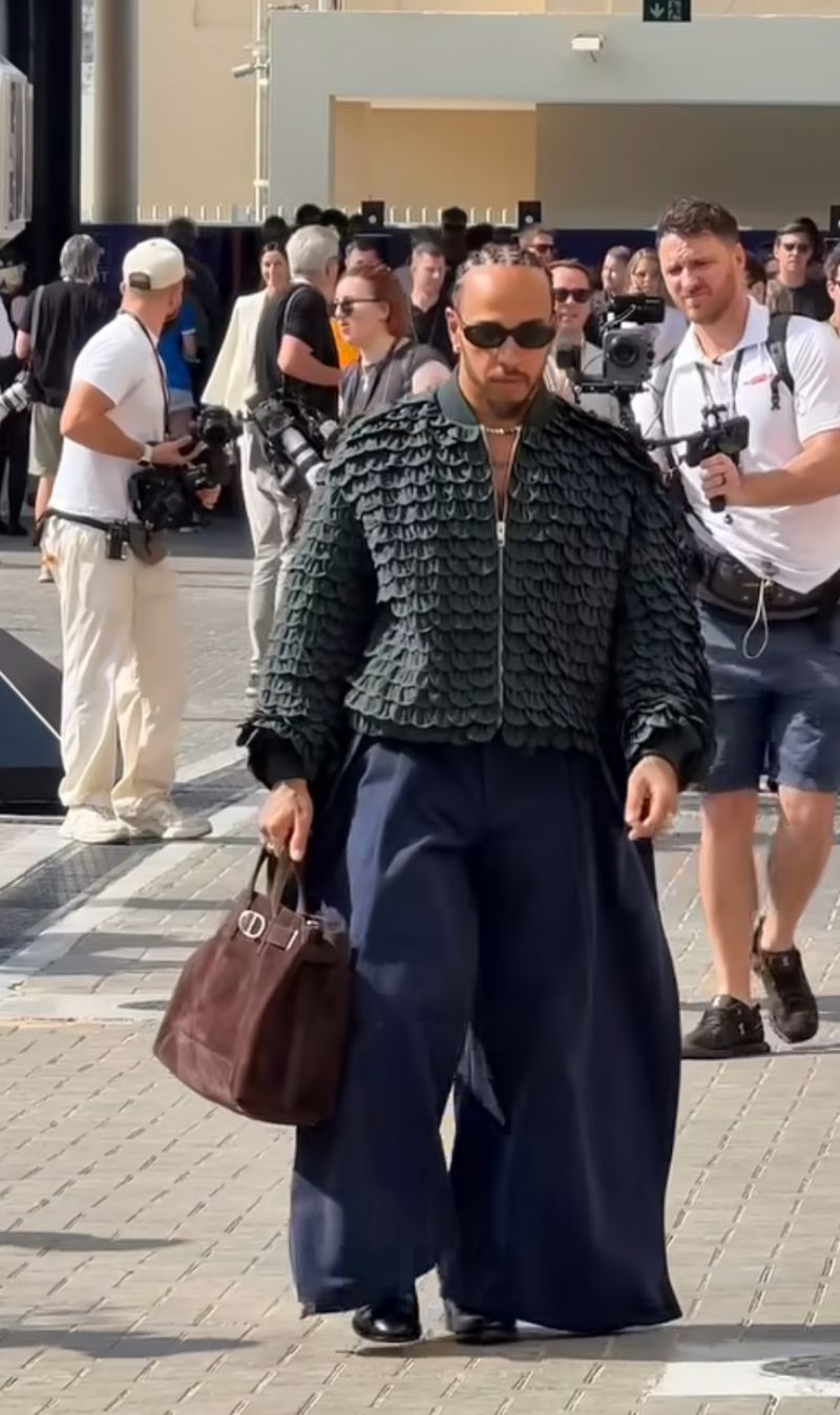 Люис Хамилтън закри сезон 2025 във F1 със стил: моден финал в Абу Даби