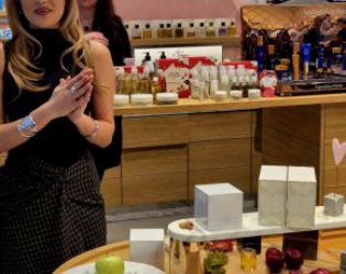 Парфюми от ориз, ягоди и мрамор с Дара Екимова и Искрата