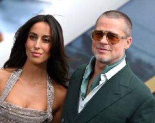 Брад се раздели с гаджето?