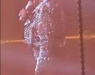 Азис: От махалата до пълната „Арена Армеец“