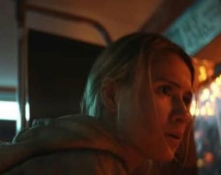 Първи поглед към Мария Бакалова в трилъра за оцеляване на Брайън Кели „No Way Off“, снимките текат