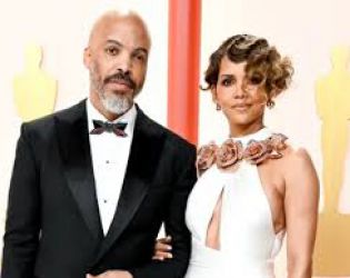 Хали Бери готви сватба №4 на прага на 60-те!