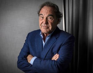 Първо в Slava.bg: Оливър Стоун в България