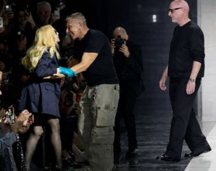 Мадона открадна шоуто на Dolce & Gabbana в Милано (ВИДЕО) 