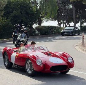 Най-красивата кола в света за сватбата на Ф1-пилот: ФОТО НА ДЕНЯ