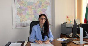 Обрат: министърката в оставка се върна в МРРБ