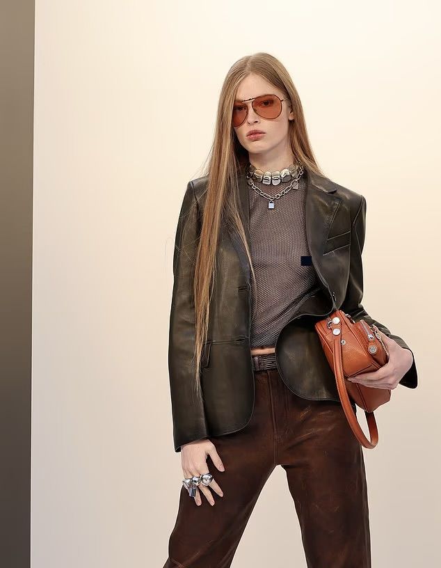 Вивиан Уилсън, дъщерята на Илон Мъск, впечатли на Седмицата на модата в Париж