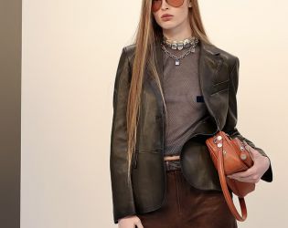 Вивиан Уилсън, дъщерята на Илон Мъск, впечатли на Седмицата на модата в Париж