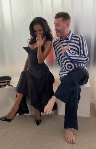 Маколи Кълкин с педикюр на ревю на Jean Paul Gaultier