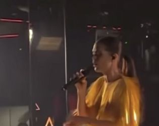 Първо в Slava.bg: Преслава крие наедрял корем