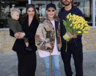 Пугачова подкара златен бастун