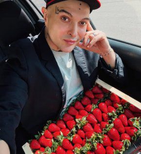 Иво подкупва Капките с ягоди