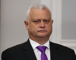 Защо министърът на вътрешните работи Емил Дечев премълчава нов пожар в хижа „Петрохан“?