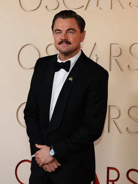 Лео сподели защо е с мустак на Оскарите