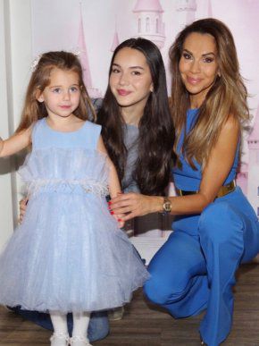 Ивайла с нова благотворителна разпродажба на топмарки: Избор по време избори