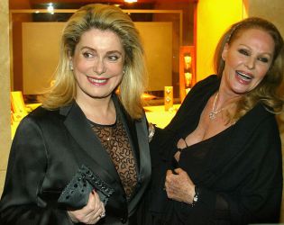 Урсула Андрес на 90 – звездата загуби състояние от 16 милиона паунда