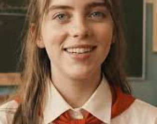 Били Айлиш възроди СЪВЕТСКИ детски хит, пее го дума по дума