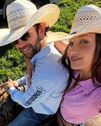 Бела Хадид се раздели с приятеля си и отново е свободна