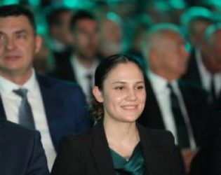 ЦИК реши обратното на СЕМ, но 2 дни неправомерно медиите въртяха рекламите с Владо и Ивет на Fortex 