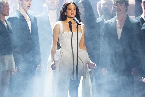 Розалия спря концерта си в Милано заради хранително натравяне