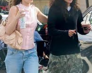 Дъщерята на Джони Деп блести от щастие с новата си любов