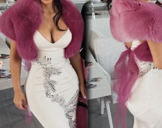 Ким Кардашиян критикувана за скъпа винтидж рокля на семейно Великденско събиране