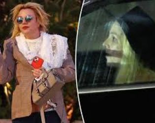 Бритни Спиърс доброволно влиза в рехабилитационен център