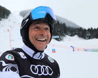 Уилям Абади в Банско – мистериозна визита на звездата от „Emily in Paris“