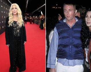 Шер твърди, че е „без думи“ след като научава, че има 15-годишна внучка