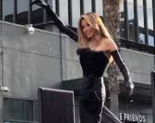 Ла Тоя Джаксън впечатли с много слаба фигура на премиерата на филма за Майкъл Джаксън