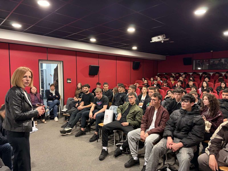 Ученици поканени в парламента да пдискутират изкуствения интелект с депутатите