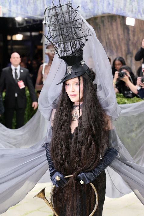 Мадона шокира с пиратски кораб на главата на Met Gala 2026