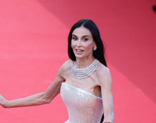Деми Мур: Битката с изкуствения интелект е загубена, киното трябва да се научи да работи с него