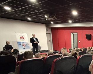 9% от 11-г. пушат, момичетата - повече