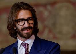 Наследник на Ray-Ban с оферта за 11,5 милиарда долара за изкупуване на своите братя и сестри