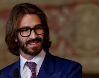 Наследник на Ray-Ban с оферта за 11,5 милиарда долара за изкупуване на своите братя и сестри