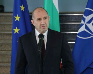 5 министри и 30 депутати в черен списък на Радев за махане
