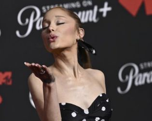 Ари се сбогува със сцената за неопределно време