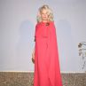 Памела Андерсън, на 59, е истинска руса красавица в драматична червена рокля