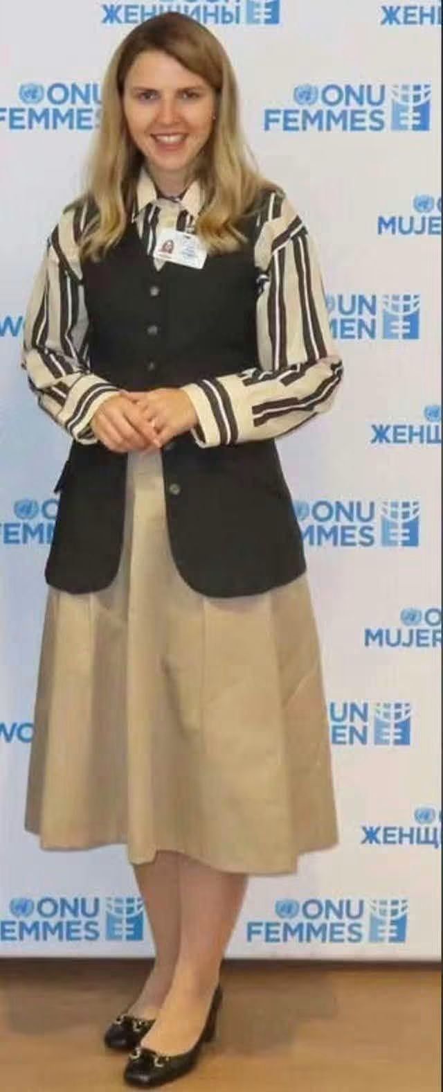Външният министър като соцучителка в ООН: ФОТО НА ДЕНЯ